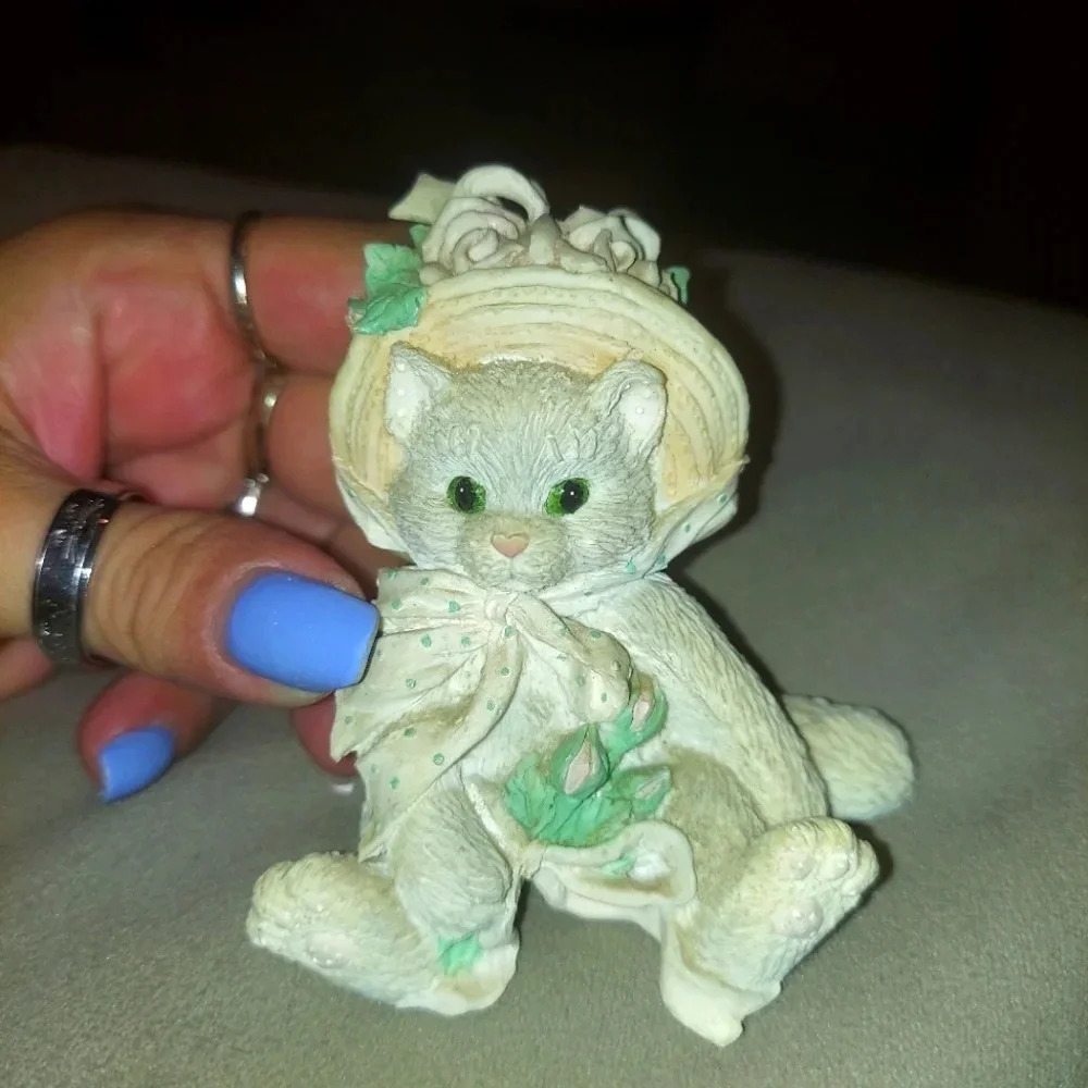 Enesco Our Friendship Blossomed from the heart Patricia Hillman kitten figurine